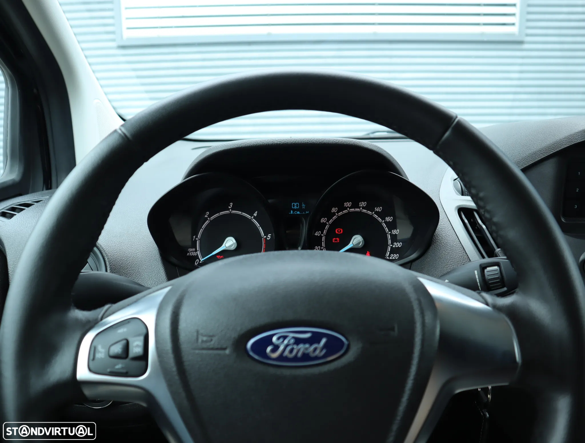 Ford Courier Van 1.5 TDci 100 Cv Trend - 25
