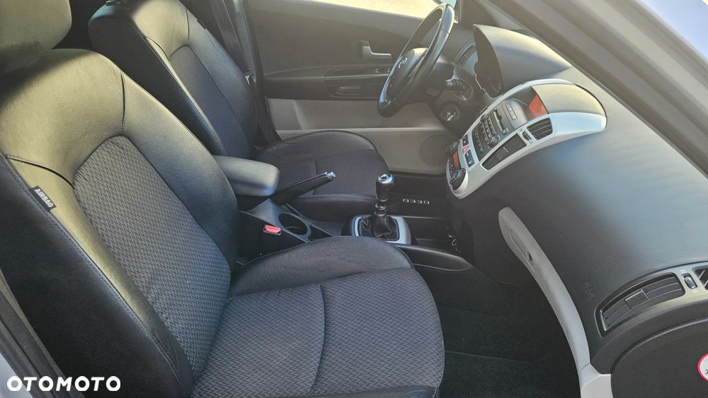 Kia Ceed - 28