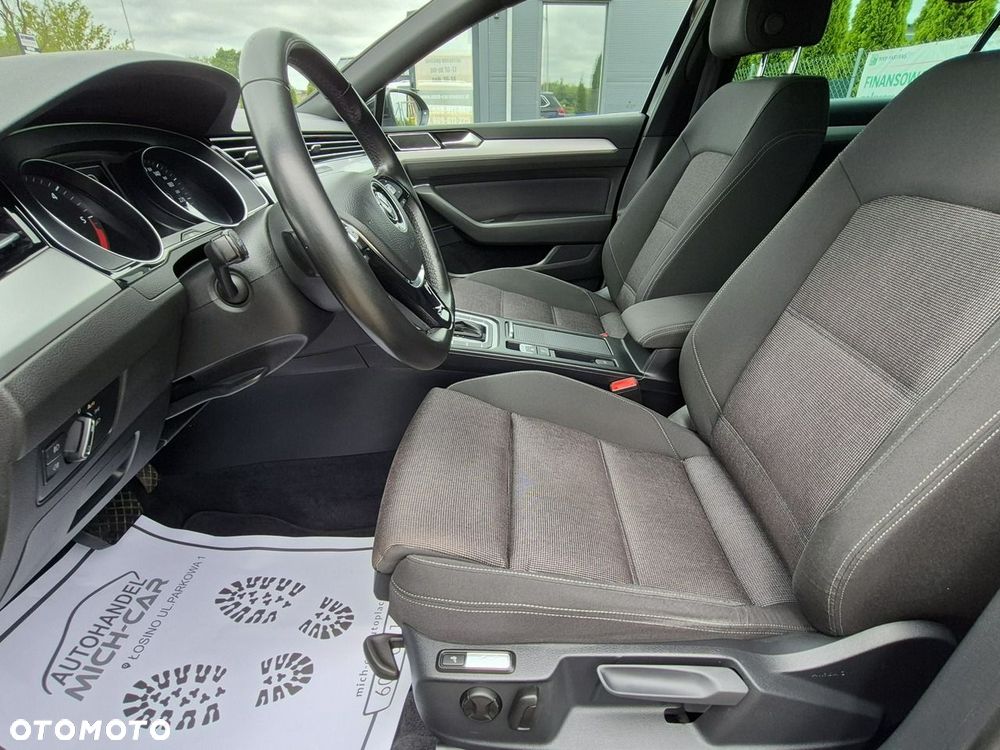 Volkswagen Passat - 26