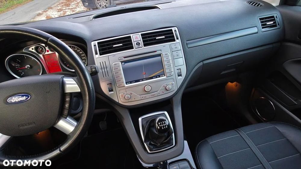 Ford Kuga 2.0 TDCi 2x4 Titanium - 32