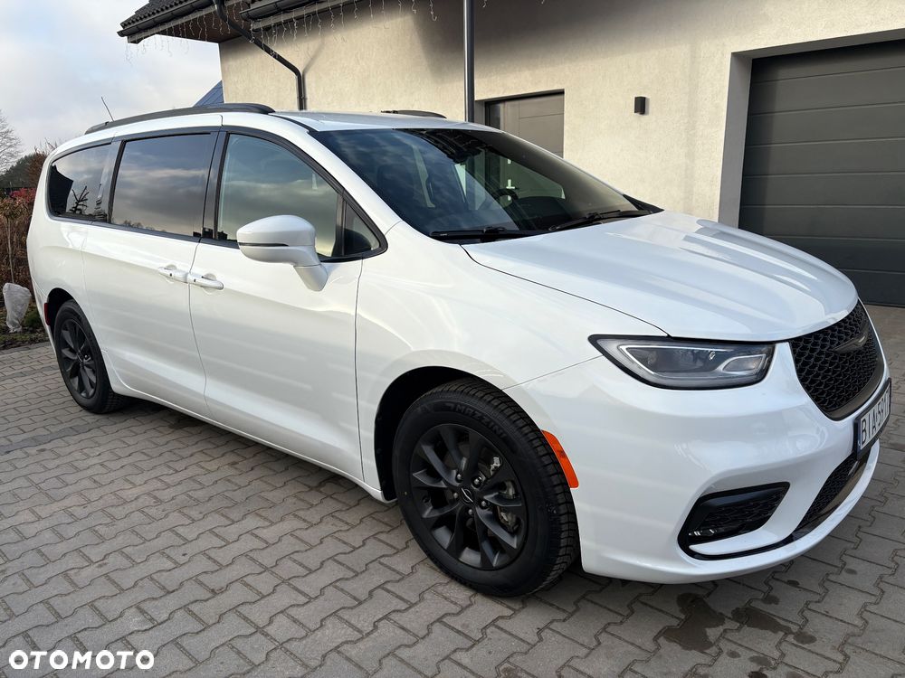 Chrysler Pacifica - 1