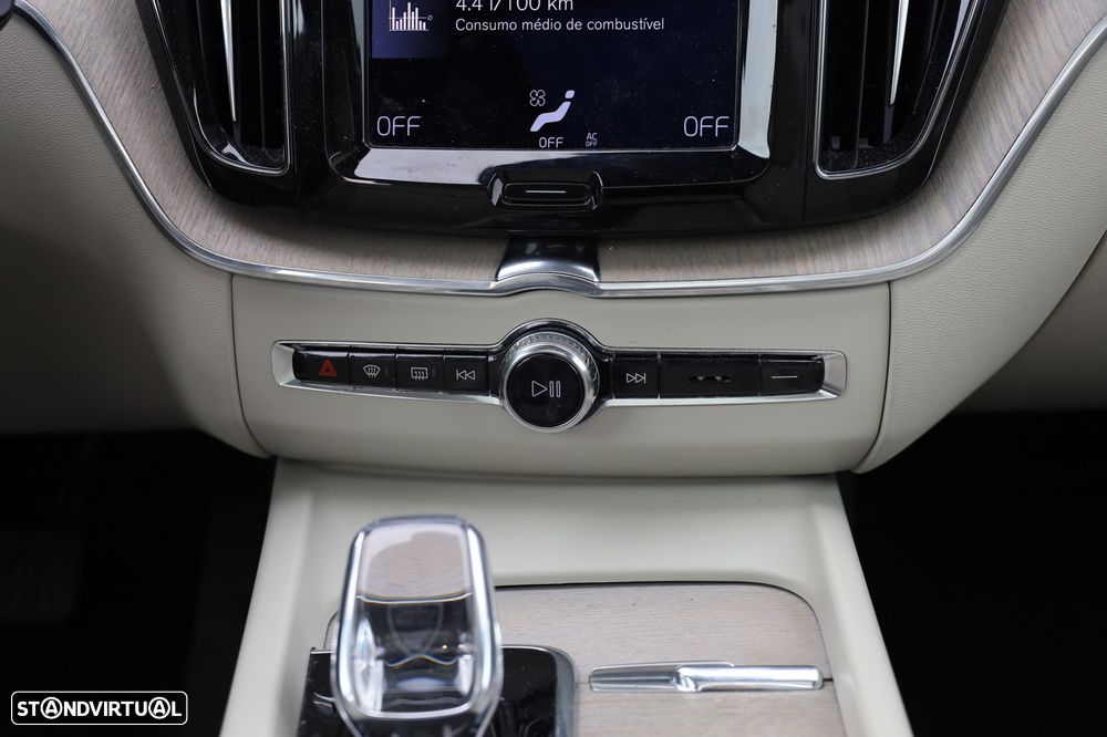 Volvo XC 60 2.0 T6 PHEV Inscription AWD - 21