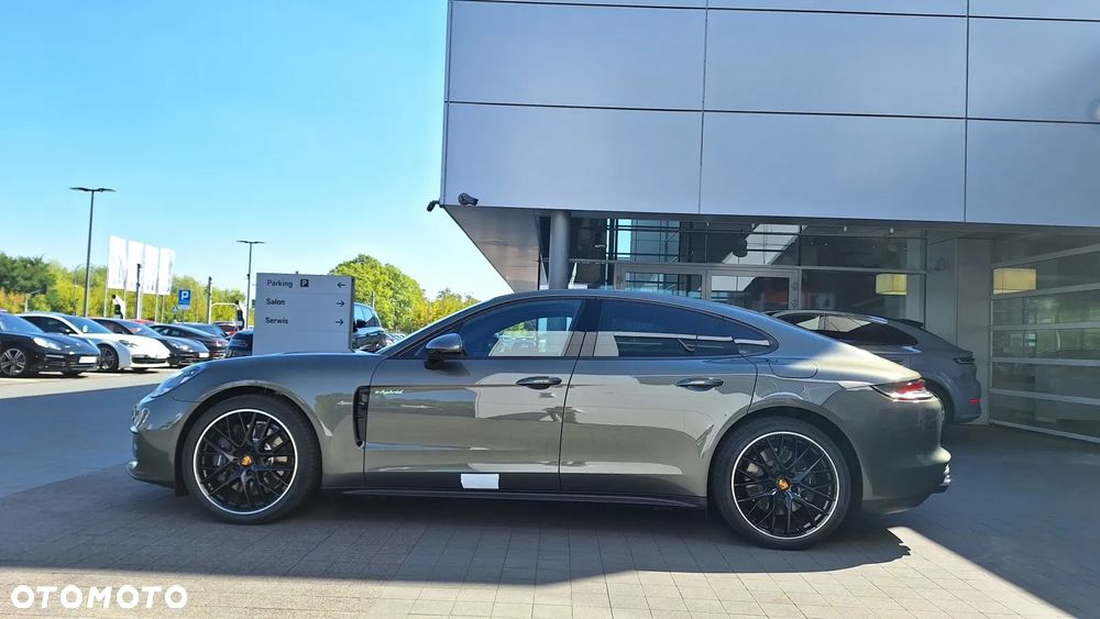 Porsche Panamera 4 E-Hybrid - 4