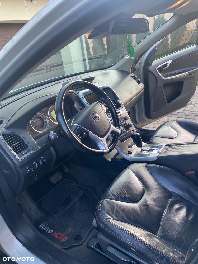Volvo XC 60 D5 AWD - 9
