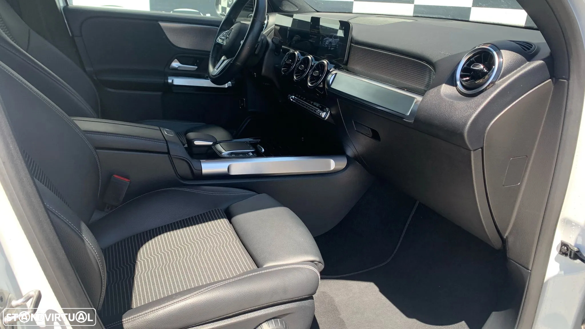 Mercedes-Benz GLB 200 d 8G-DCT Progressive - 11