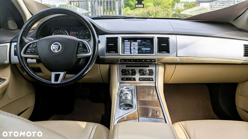 Jaguar XF - 21