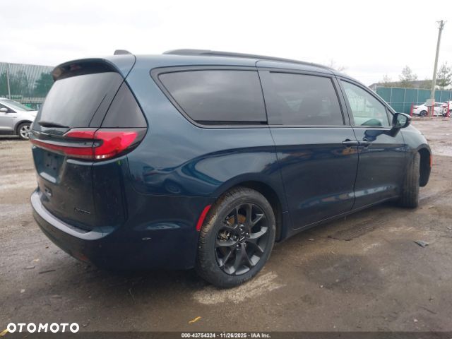 Chrysler Pacifica - 8