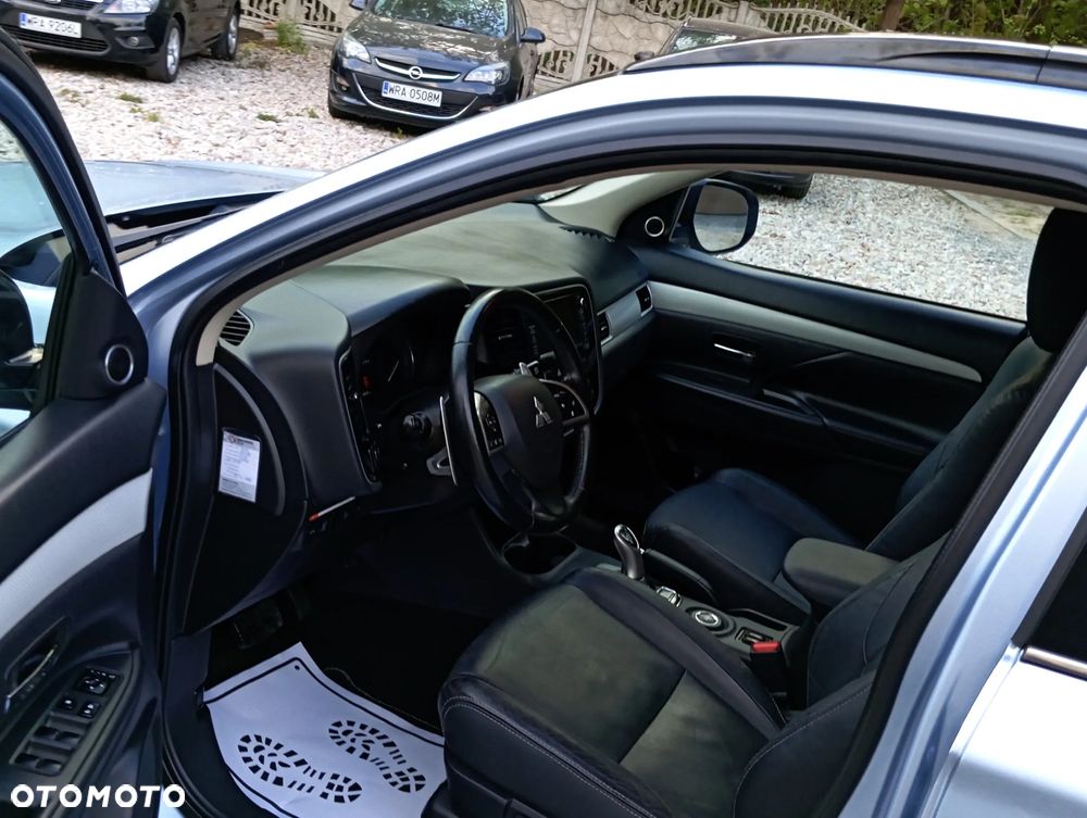 Mitsubishi Outlander 2.0 4WD Plus - 13