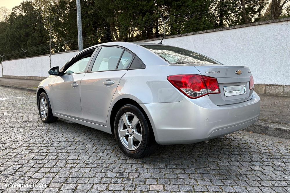 Chevrolet Cruze 1.6 LS - 10