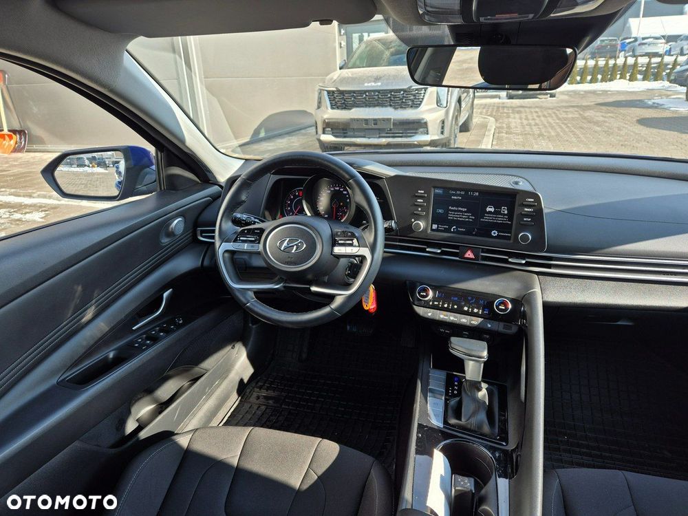 Hyundai Elantra - 18