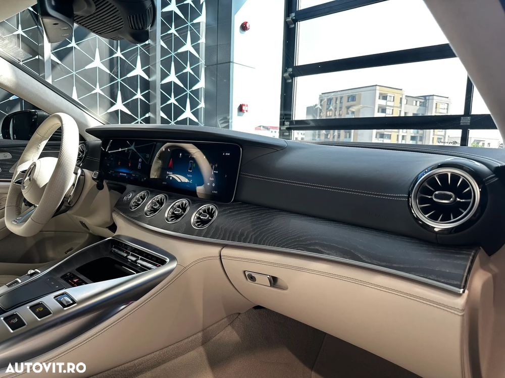 Mercedes-Benz AMG GT 43 4MATIC+ MHEV - 12