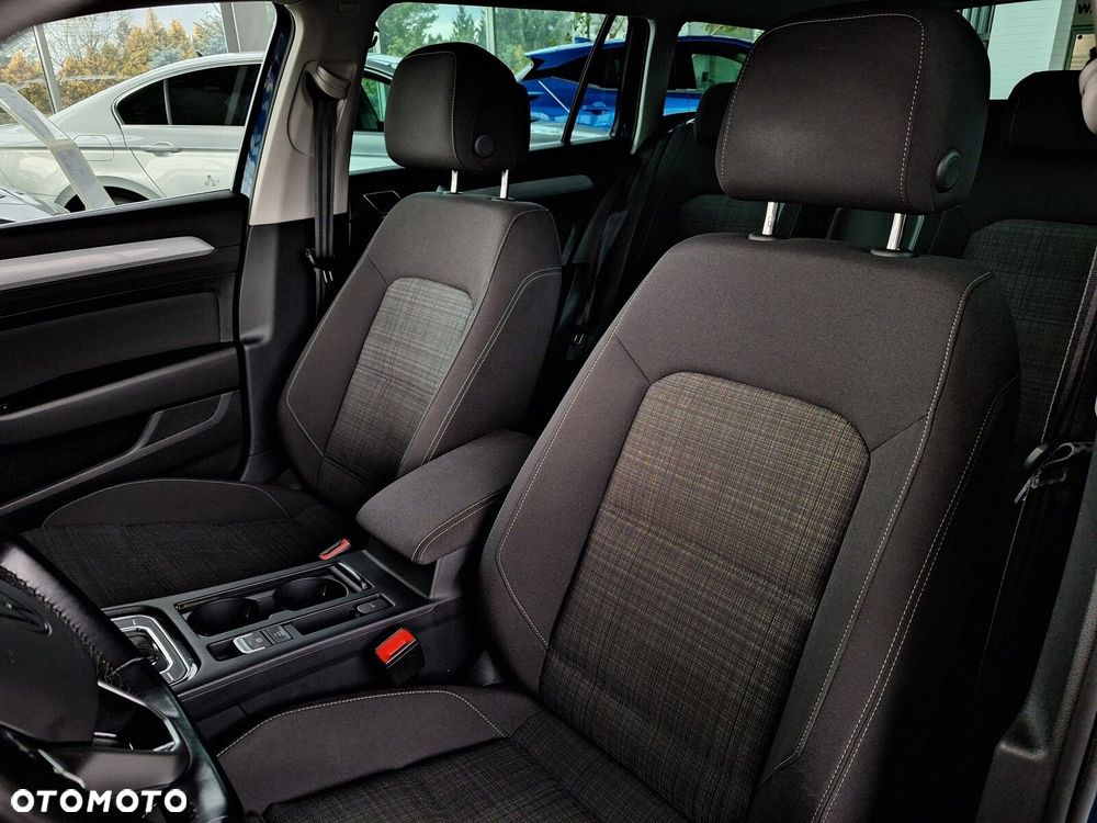 Volkswagen Passat - 17
