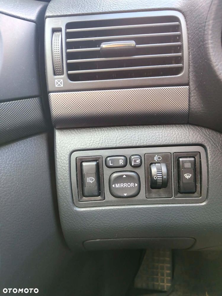 Toyota Avensis 1.8 VVT-i Combi - 12