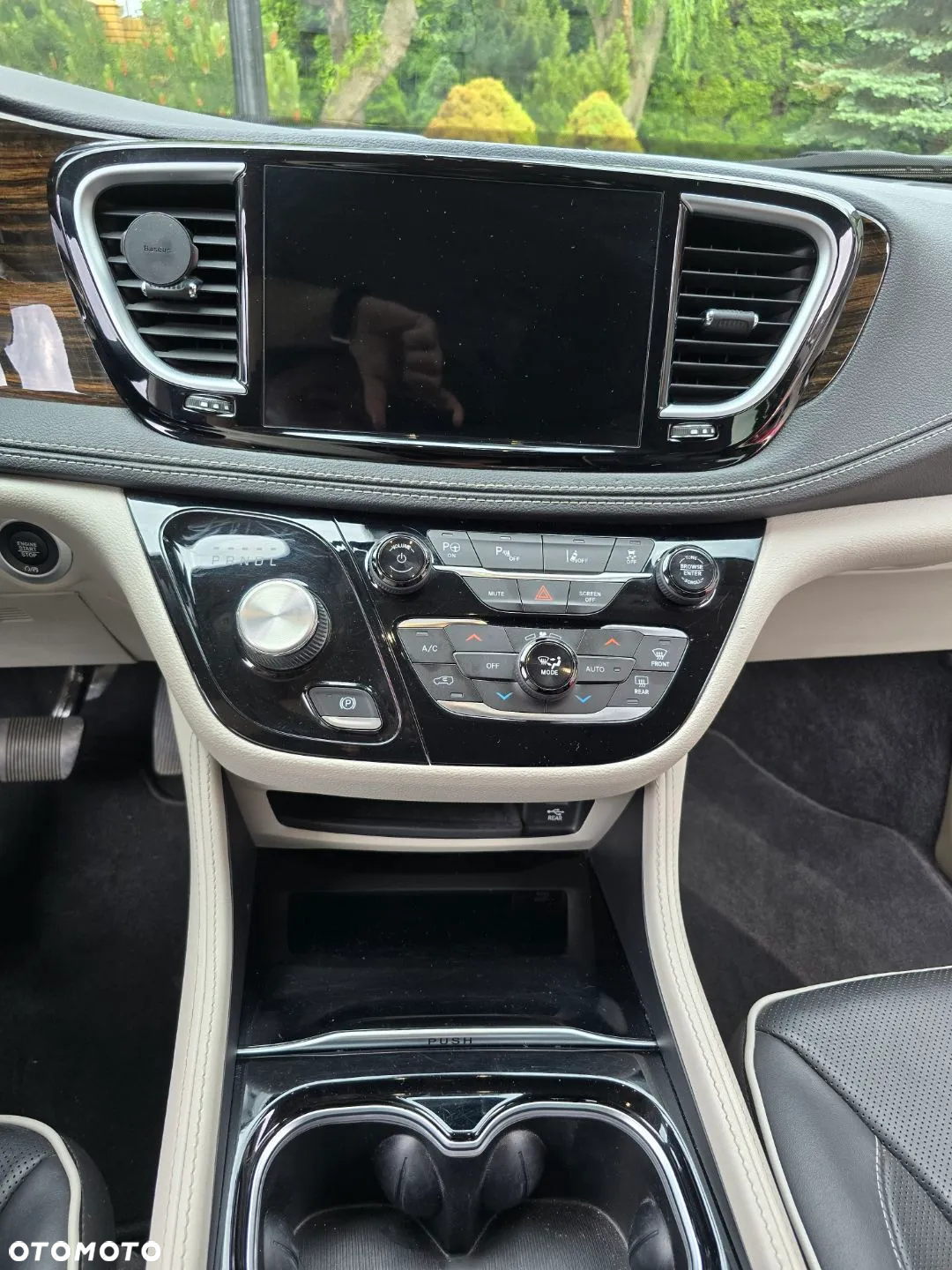 Chrysler Pacifica - 23