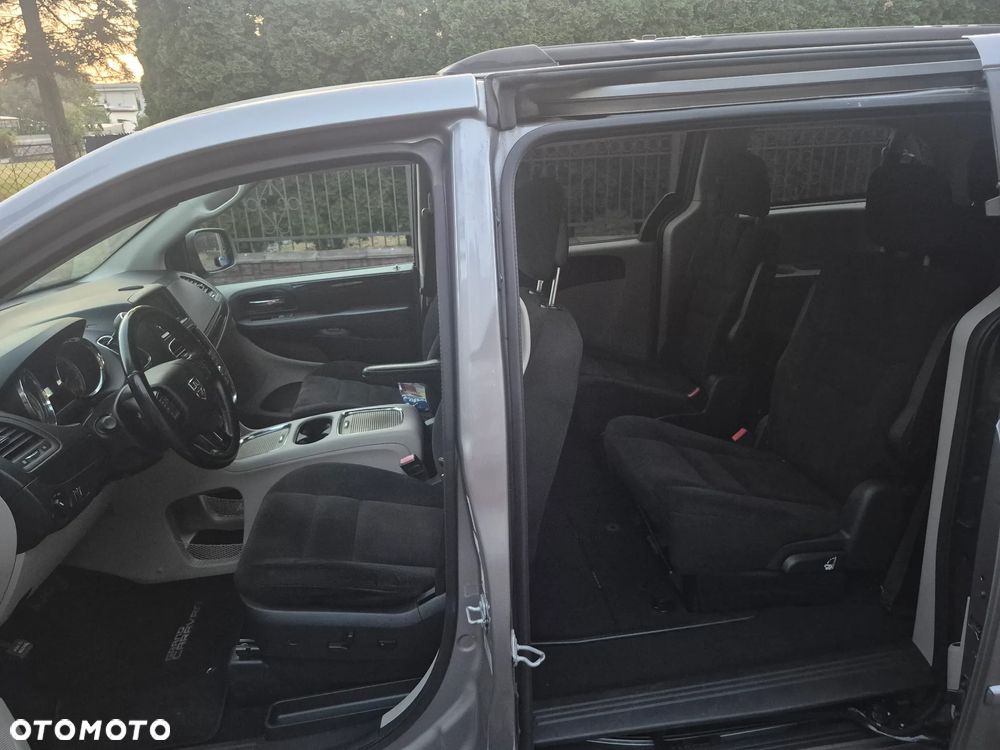 Dodge Grand Caravan 3.6 R/T - 23