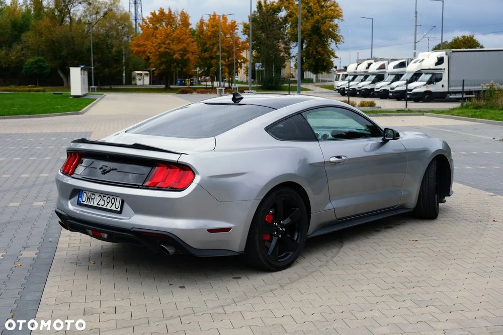 Ford Mustang - 7