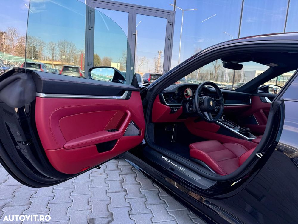 Porsche 911 Carrera 4S - 9