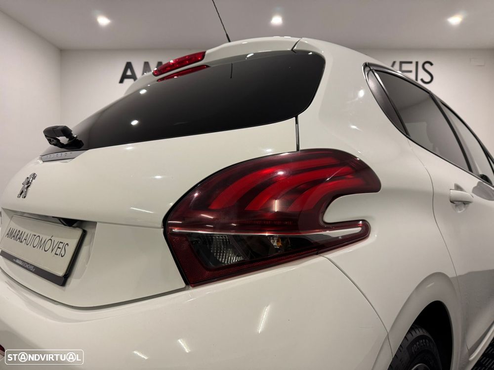 Peugeot 208 1.6 BlueHDi Style - 26