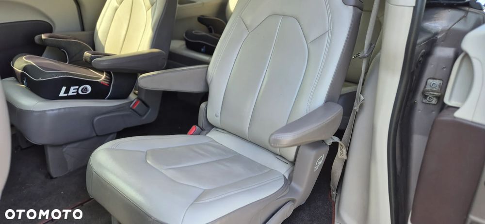 Chrysler Pacifica - 24
