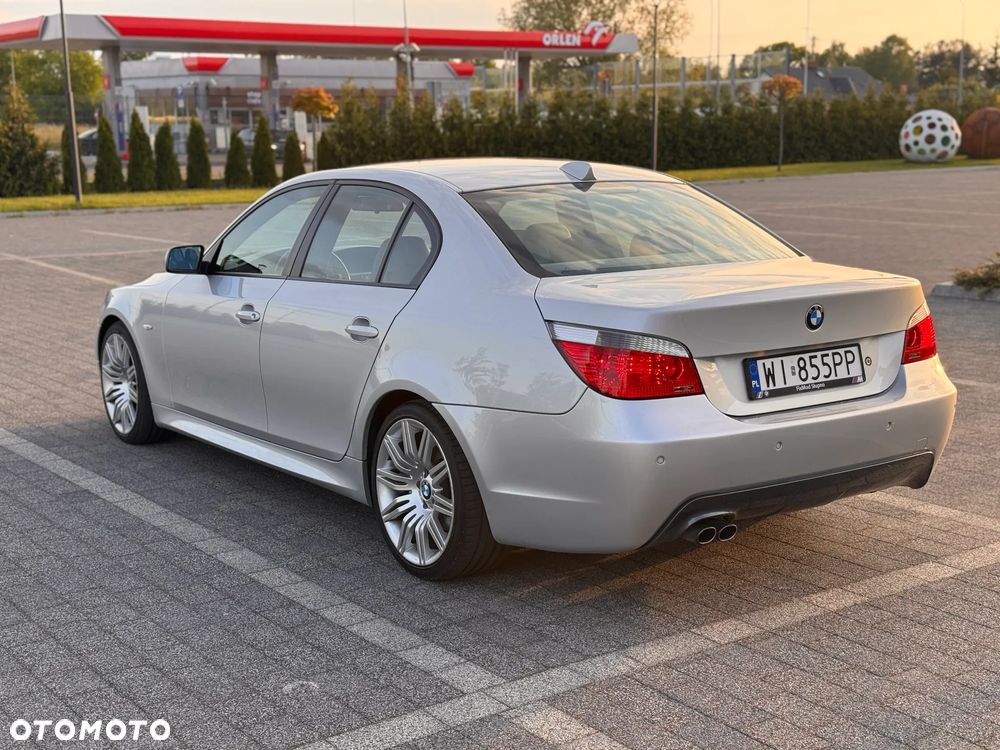 BMW Seria 5 523i Touring - 13