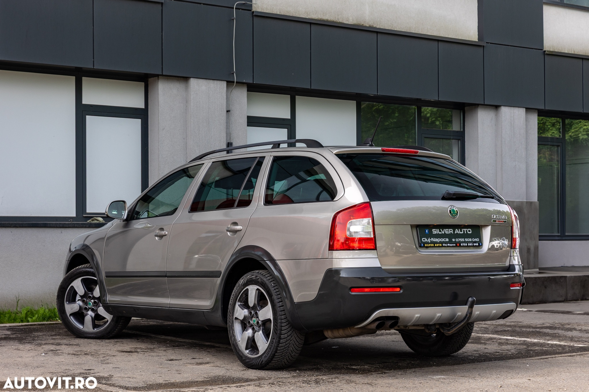 Skoda Octavia Combi 2.0 TDI DPF 4x4 DSG Scout - 10