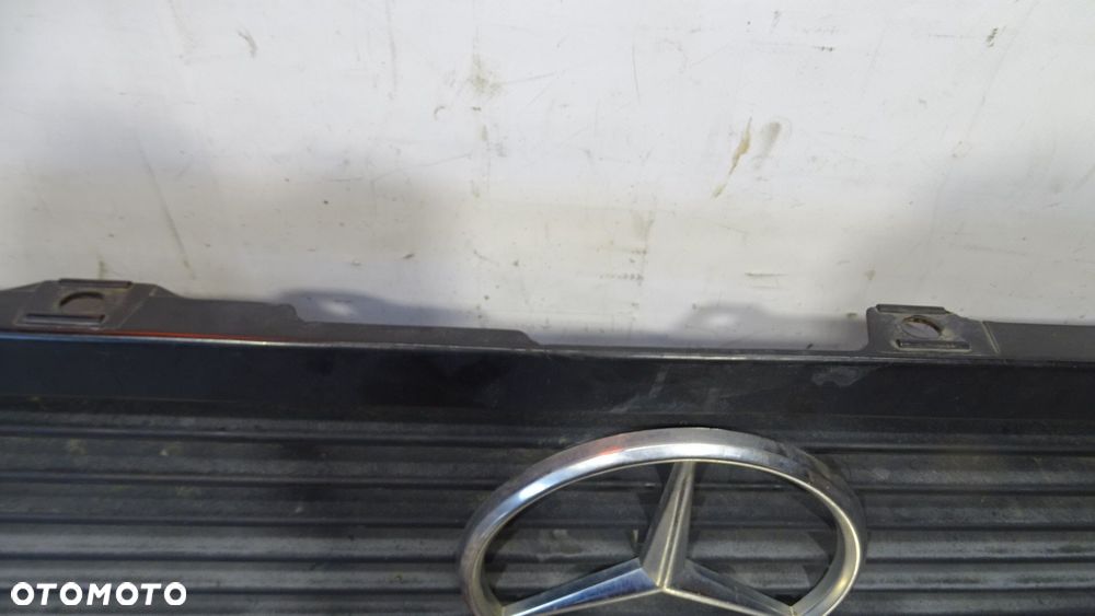 GRILL ATRAPA MERCEDES T1 KACZKA 208D - 7
