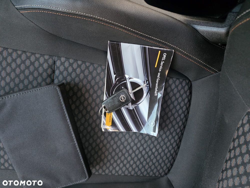 Opel Zafira 2.0 D (CDTI ecoFLEX) Start/Stop Active - 30