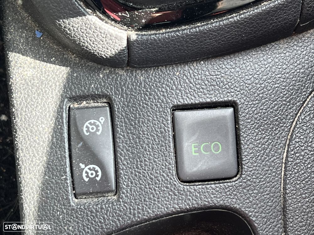 Renault Clio 0.9 TCe Limited Bi-Fuel - 17