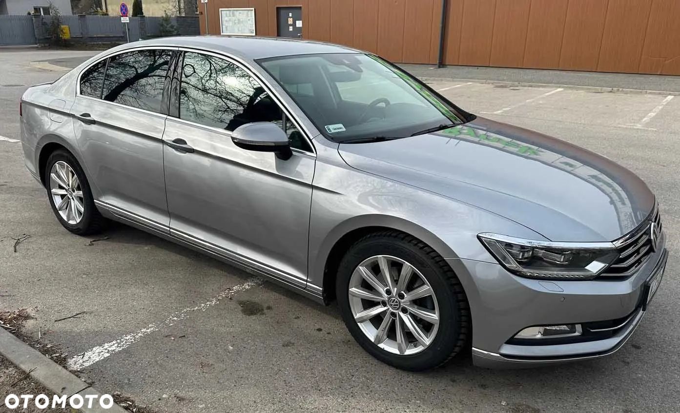 Volkswagen Passat - 1