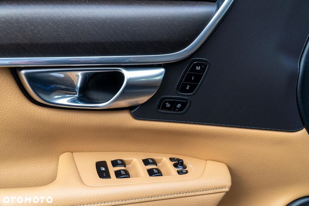 Volvo V90 Cross Country - 20