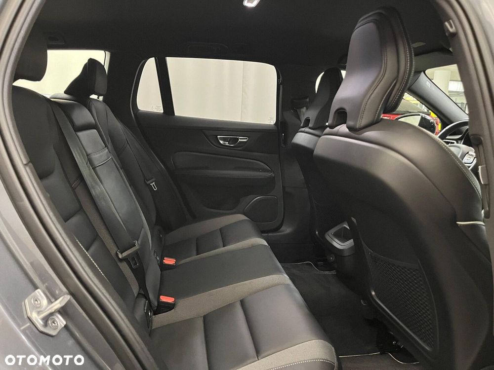 Volvo V60 B4 B R-Design - 34