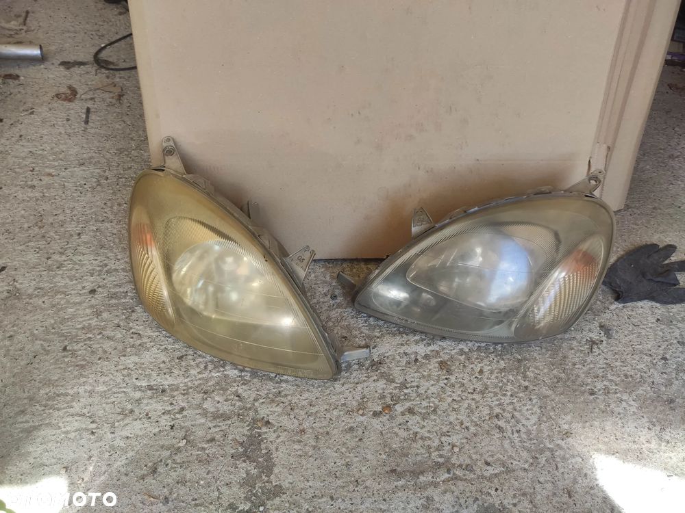 KL Lampa Prawy Przód Toyota Yaris I 99- EUROPA - 1
