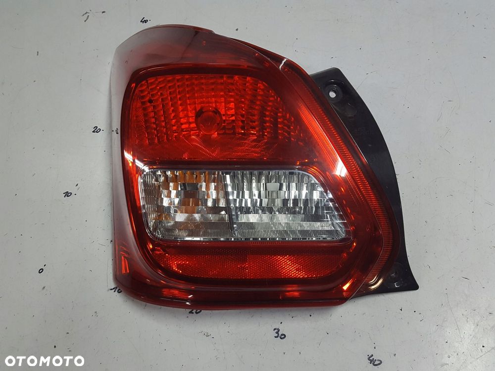 SUZUKI SWIFT MK8 17r- LAMPA LEWA TYŁ TYLNA - 1