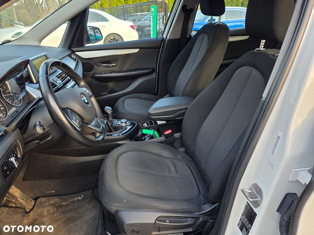BMW Seria 2 218d - 13