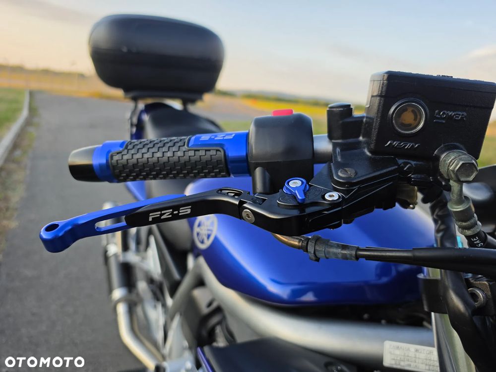 Yamaha FZS - 21