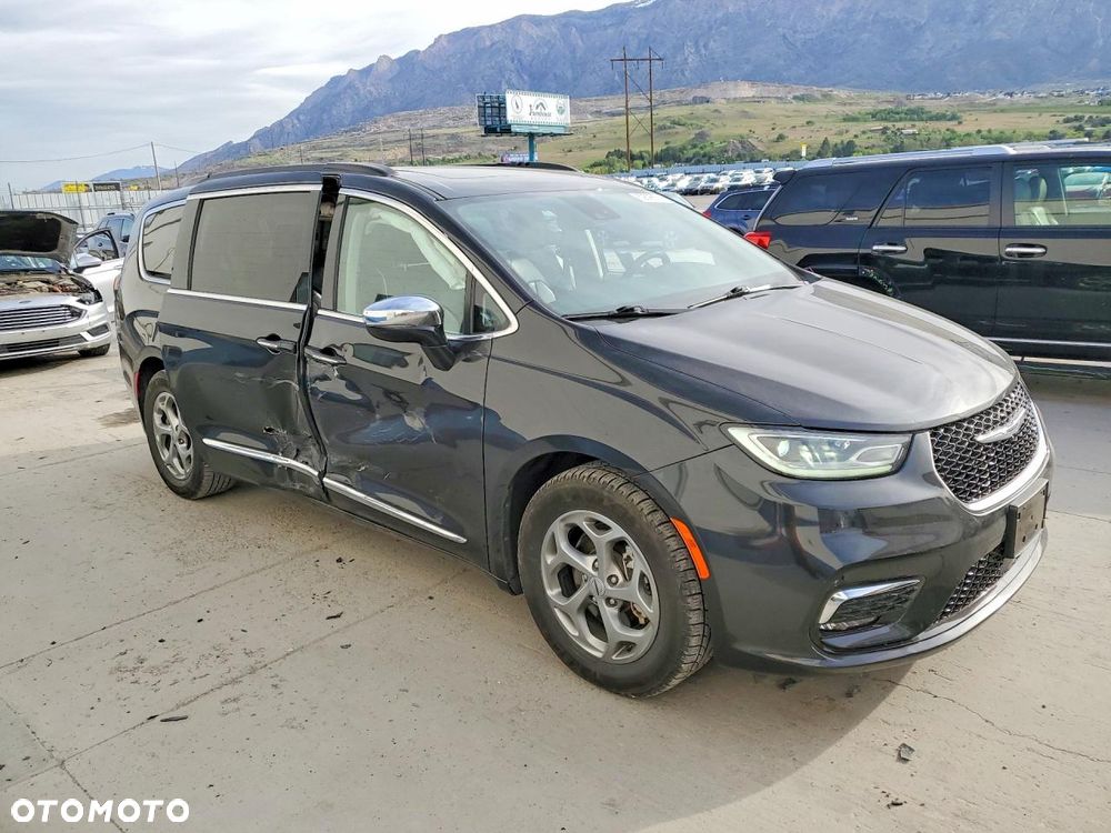 Chrysler Pacifica - 4