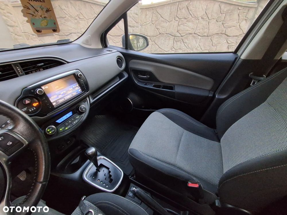 Toyota Yaris Hybrid 100 Active EU6 - 11