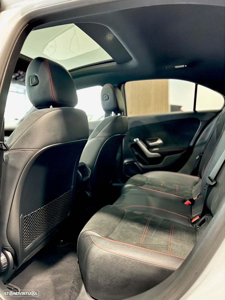 Mercedes-Benz A 250 Limousine e AMG Line - 24