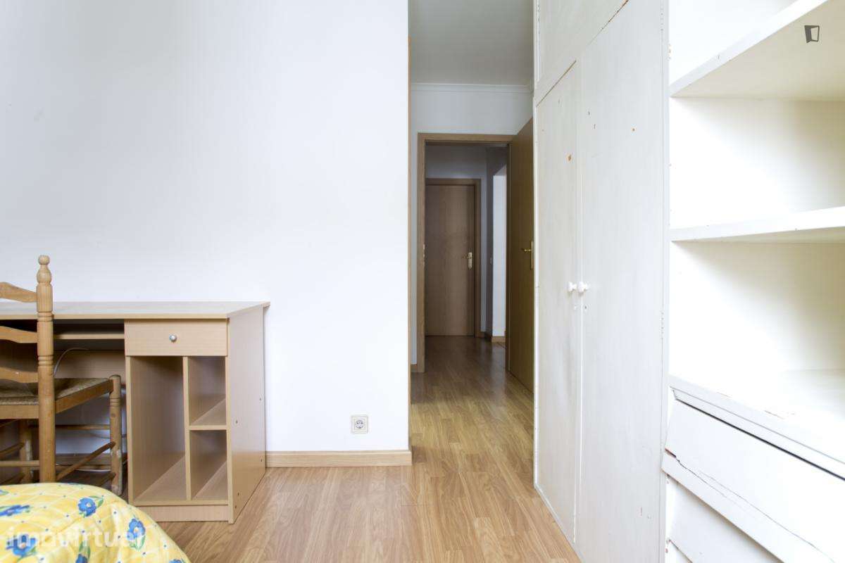 Quarto - localizado em Bela Vista Lisbon - Grande imagem: 5/13