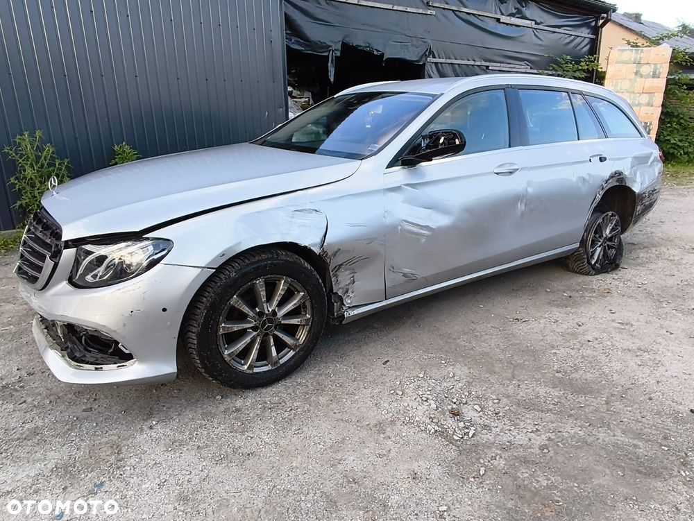 Mercedes-Benz Klasa E 200 d 9G-TRONIC - 17