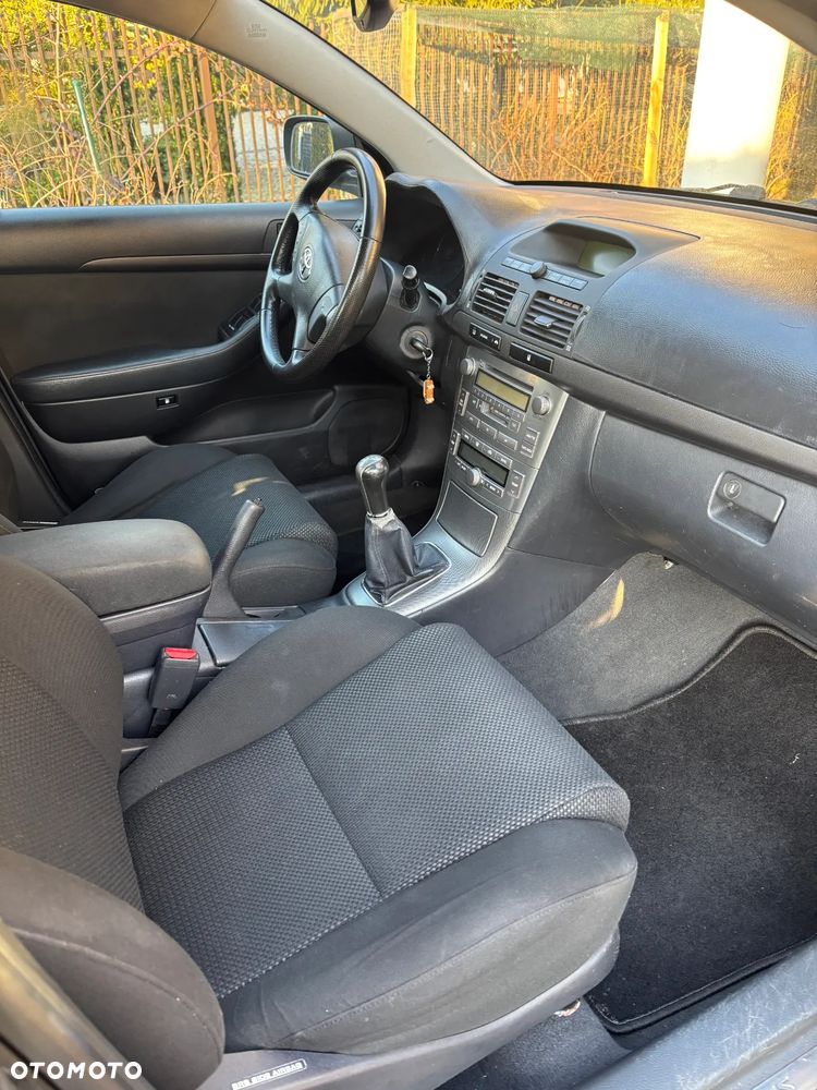 Toyota Avensis 2.0 VVT-i High - 4