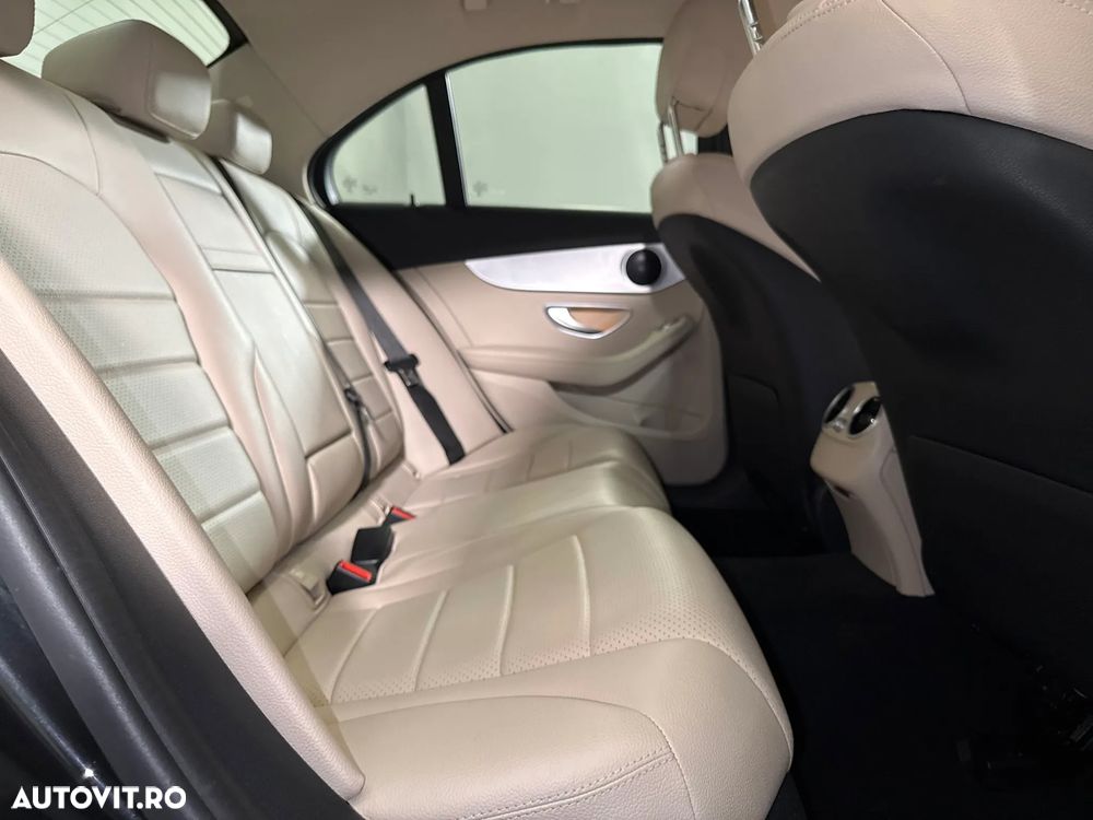 Mercedes-Benz C - 13