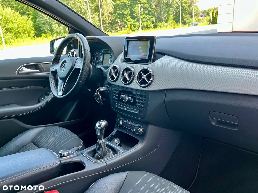 Mercedes-Benz Klasa B 180 Edition - 26