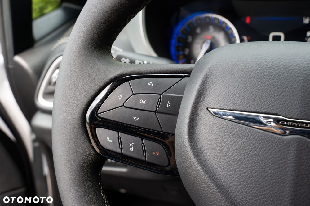 Chrysler Pacifica - 21