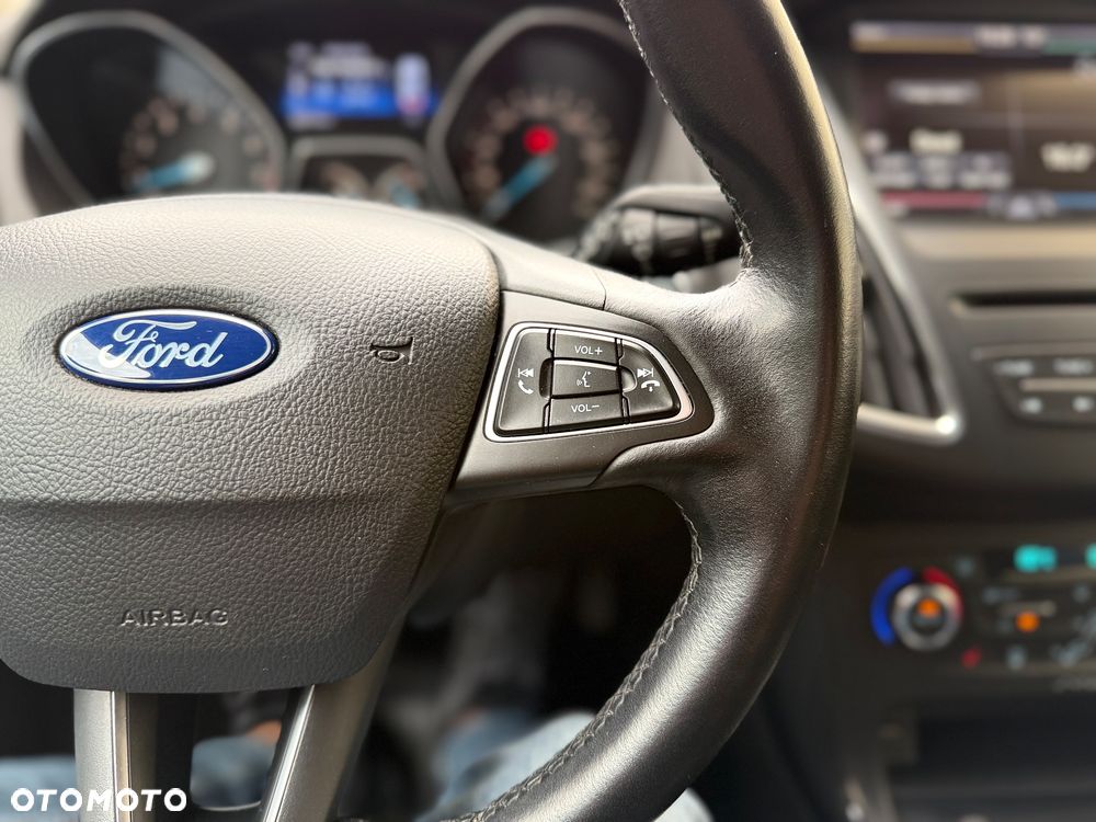Ford Focus 1.5 EcoBoost STart-Stopp-System TITANIUM - 24