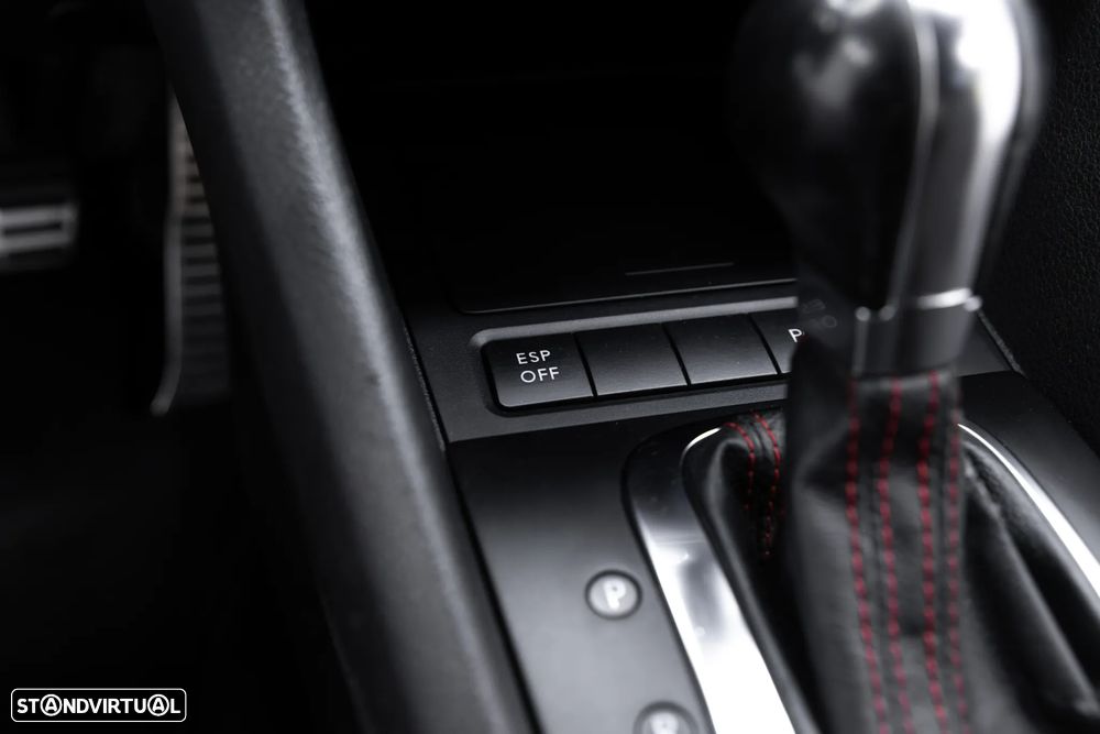 VW Golf 2.0 GTI DSG - 30