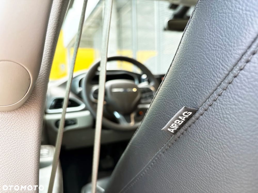 Chrysler Pacifica - 33