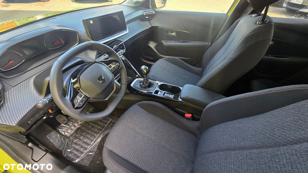 Peugeot 208 - 10