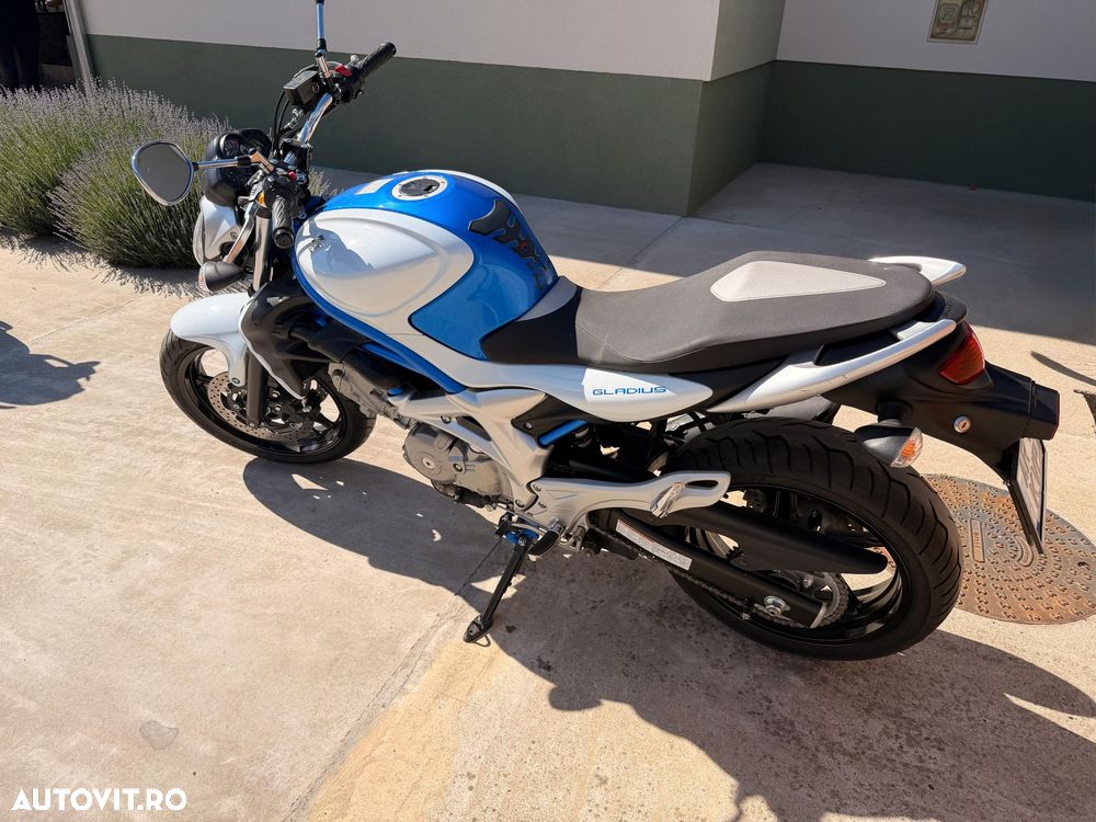 Suzuki SFV 650 Gladius - 1