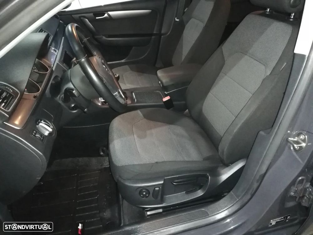 VW Passat Variant 1.6 TDI DPF BlueMotion Highline - 9